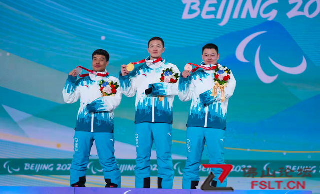 冬残奥会首次！三面五星红旗同时升起