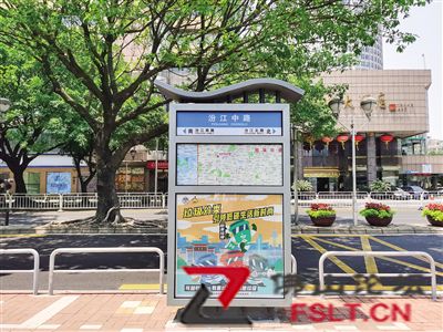手机可充电！禅城街头换上318个新型路名牌设施