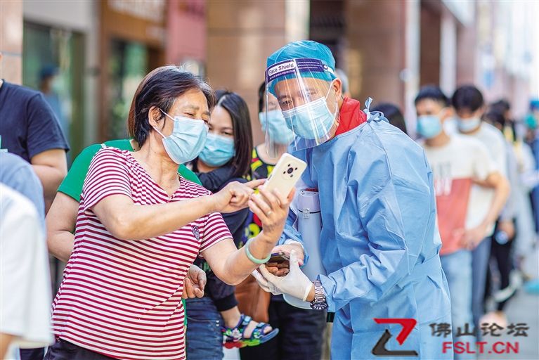 争当排头兵 “疫”线党旗红