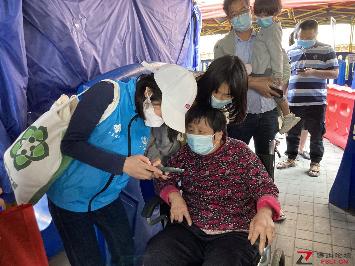 佛山市以“双百社工”为基石，整合多方资源搭建服务平台