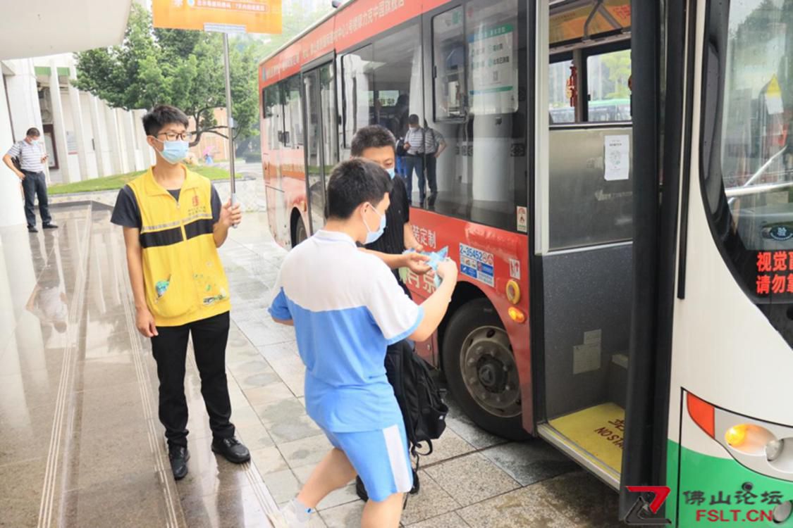 全市首条校园直达地铁站接驳公交专线开通