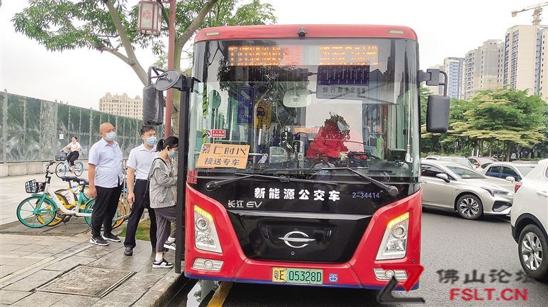 佛山新开一条定制公交线路，解决职工“最后一公里”出行难题