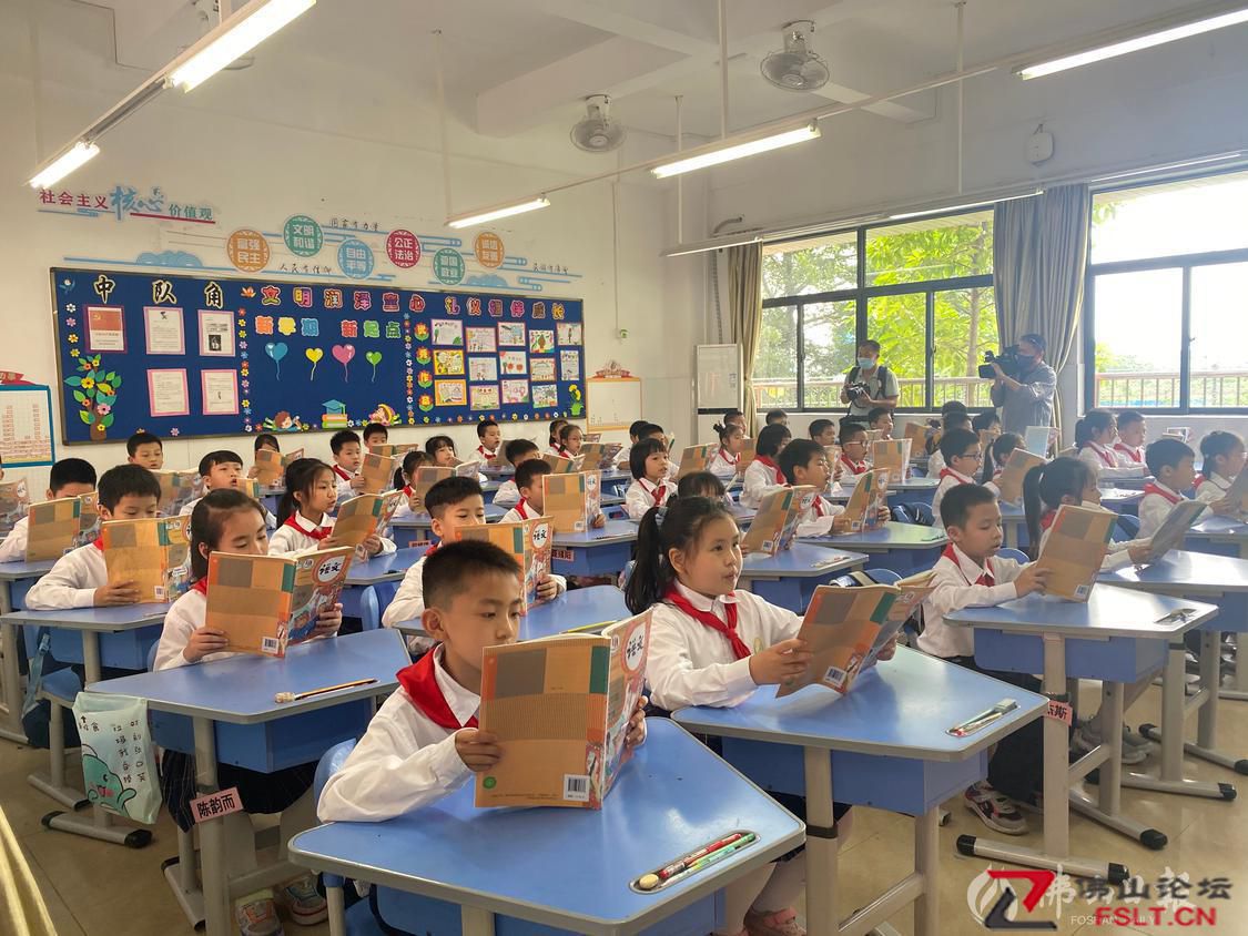佛山市文明礼仪主题宣传活动在高明举行 让文明之花开满校园
