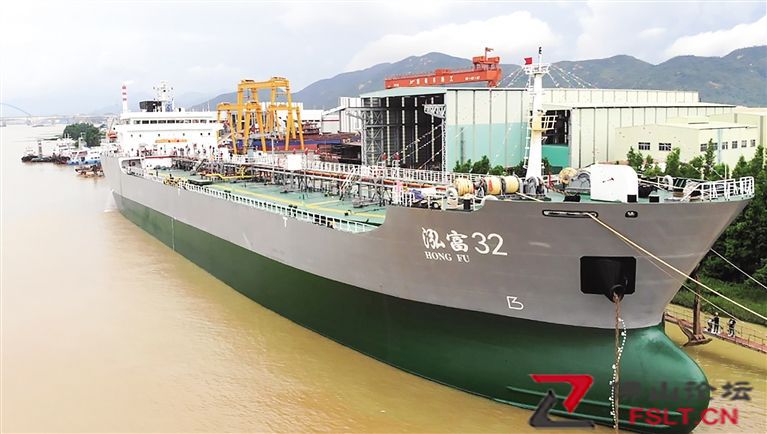 近2万吨级海船在佛山开航