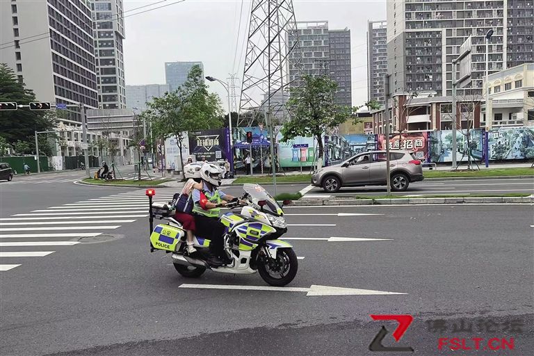 高考快讯：你们安心考试 我们用心守护