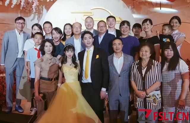 闽商两大豪门牵手 “七匹狼公子”与“特步公主”联姻