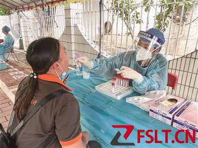 高明将核酸采样点设到企业大门口