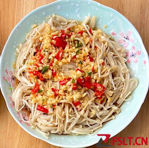 油泼金针菇，把素菜做出了荤菜的味道