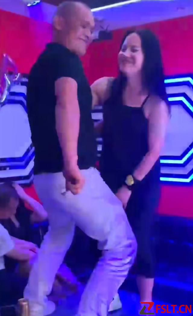 广东：男子在外花天酒地，身边女人天天不重样，妻子却在老家种地