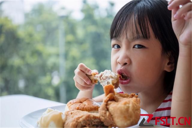 孩子3岁前要管好嘴，儿科医生：三类食物孩子越吃脾会越虚！