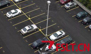 现实版倒车右入库技巧 现实倒车入库技巧和方法