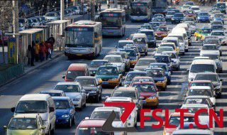 车跑高速感觉方向盘往右偏怎么办 车跑高速感觉方向盘往右偏是为什么