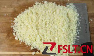 蒜泥里放啥就不变绿了 蒜泥里放什么就不变绿了