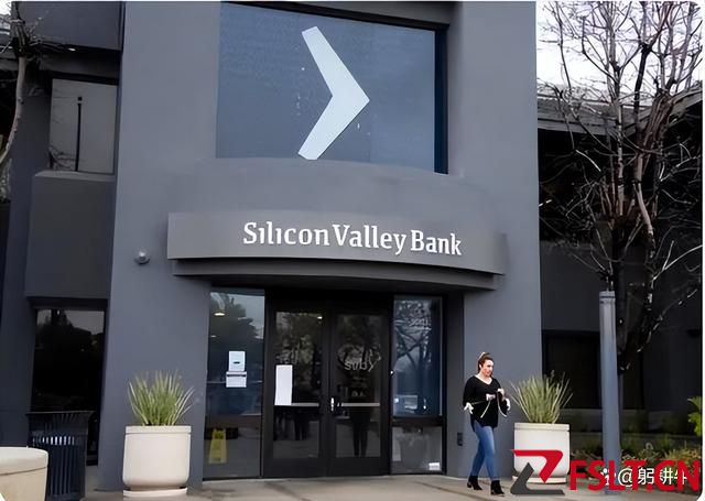 三家银行接连倒闭，美国金融界寒风刺骨，特朗普说大萧条来了