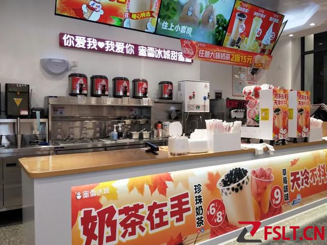 记者卧底两家蜜雪冰城：频繁改标签过期继续用，偷工减料省成本