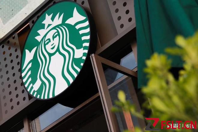 女子称领证当天星巴克化妆遭驱赶