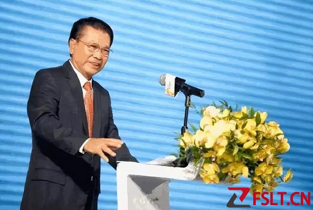 捐60亿上广东慈善榜，因儿子无心继位，他将千亿企业拱手让给外人