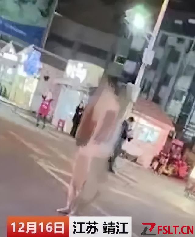 为挽回男友，脱光衣服遭围观：玩弄我？